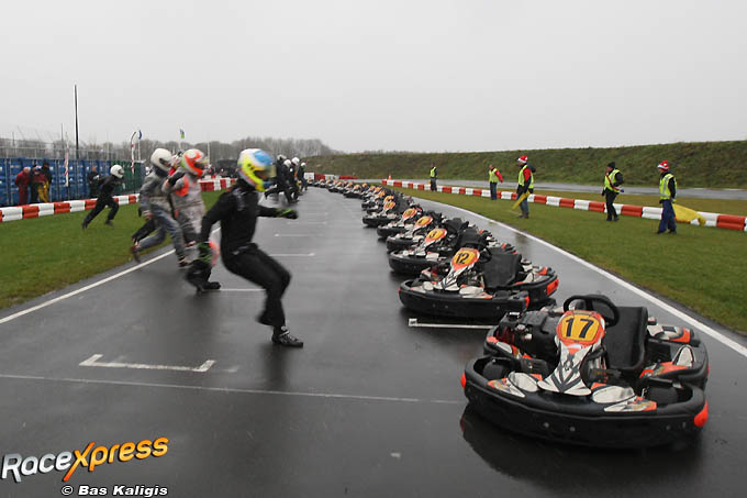Le Mans start bij Oliebollenrace op Kartcentrum Lelystad